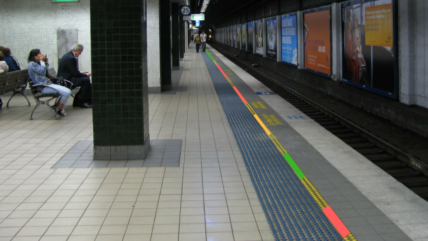 Image impression of a platform with lights showing congested carriages