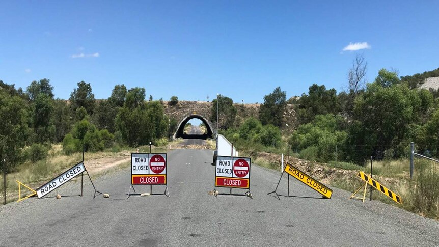 Gibihi Road closed signage