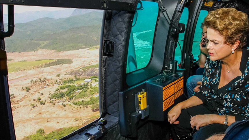 Brazilian president Dilma Rousseff tours mine dam disaster site