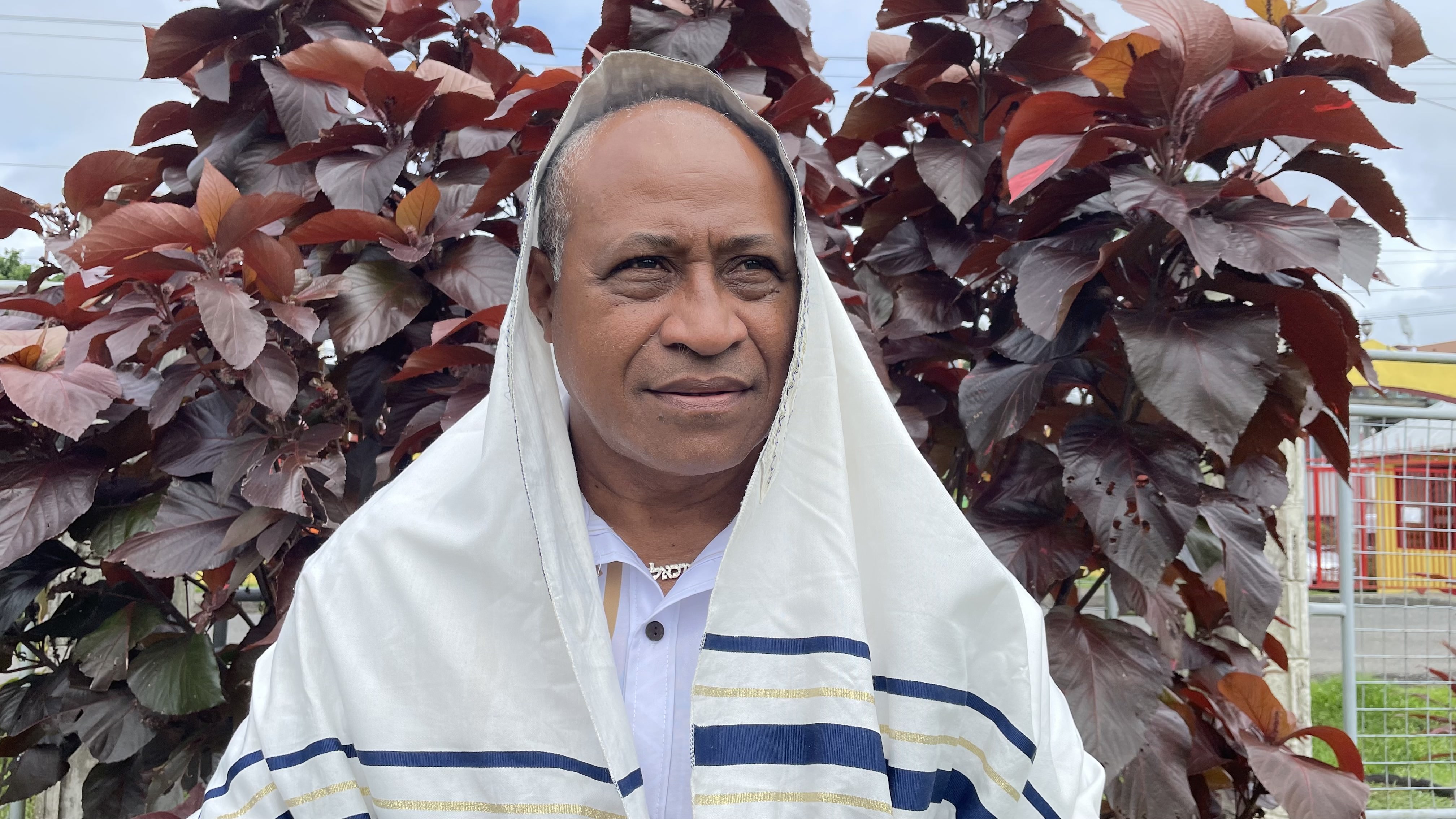 A Fijian man dressed in Israeli attire 