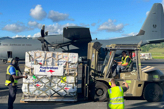 Australia givim disaster relief supply long Vanuatu (AHC Vanuatu)
