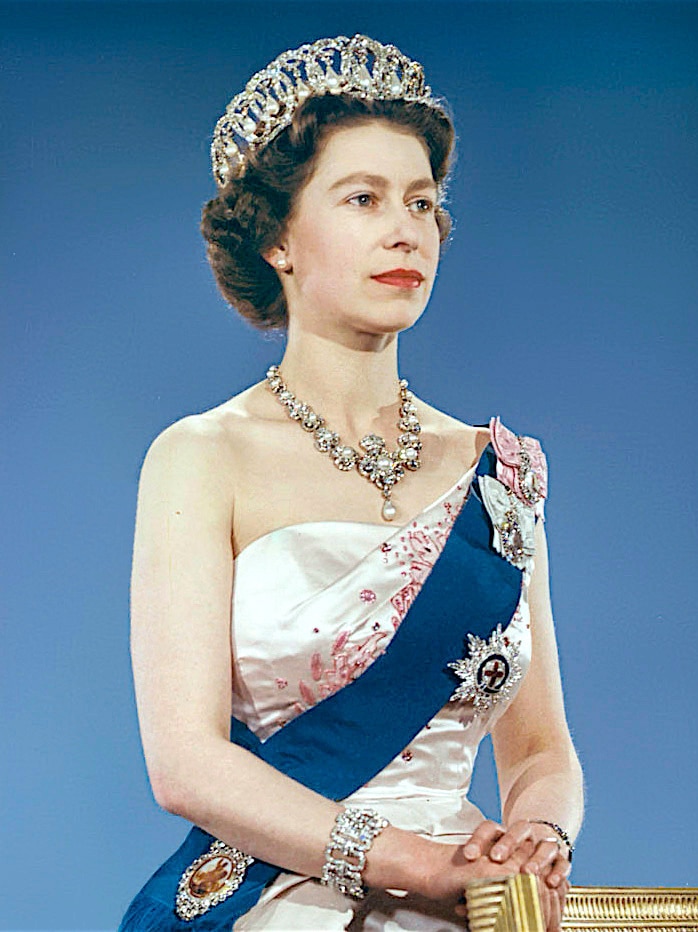 1959年，英国女王伊丽莎白二世的官方寿辰日改为每年六月的第二个星期六。