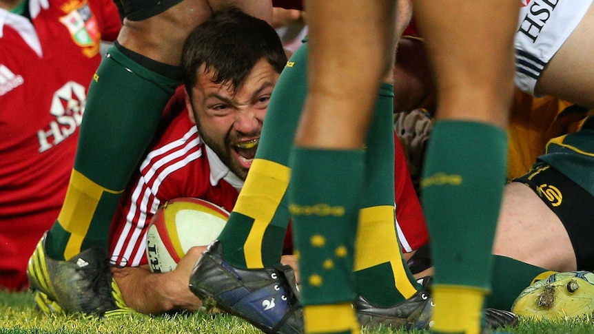 Try time ... Alex Corbisiero celebrates his five-pointer