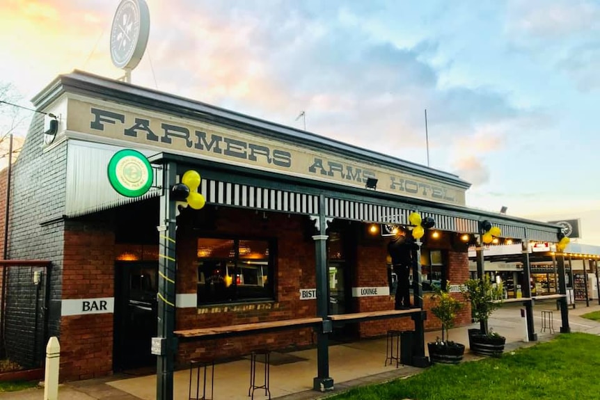 Exterior of a pub in Creswick