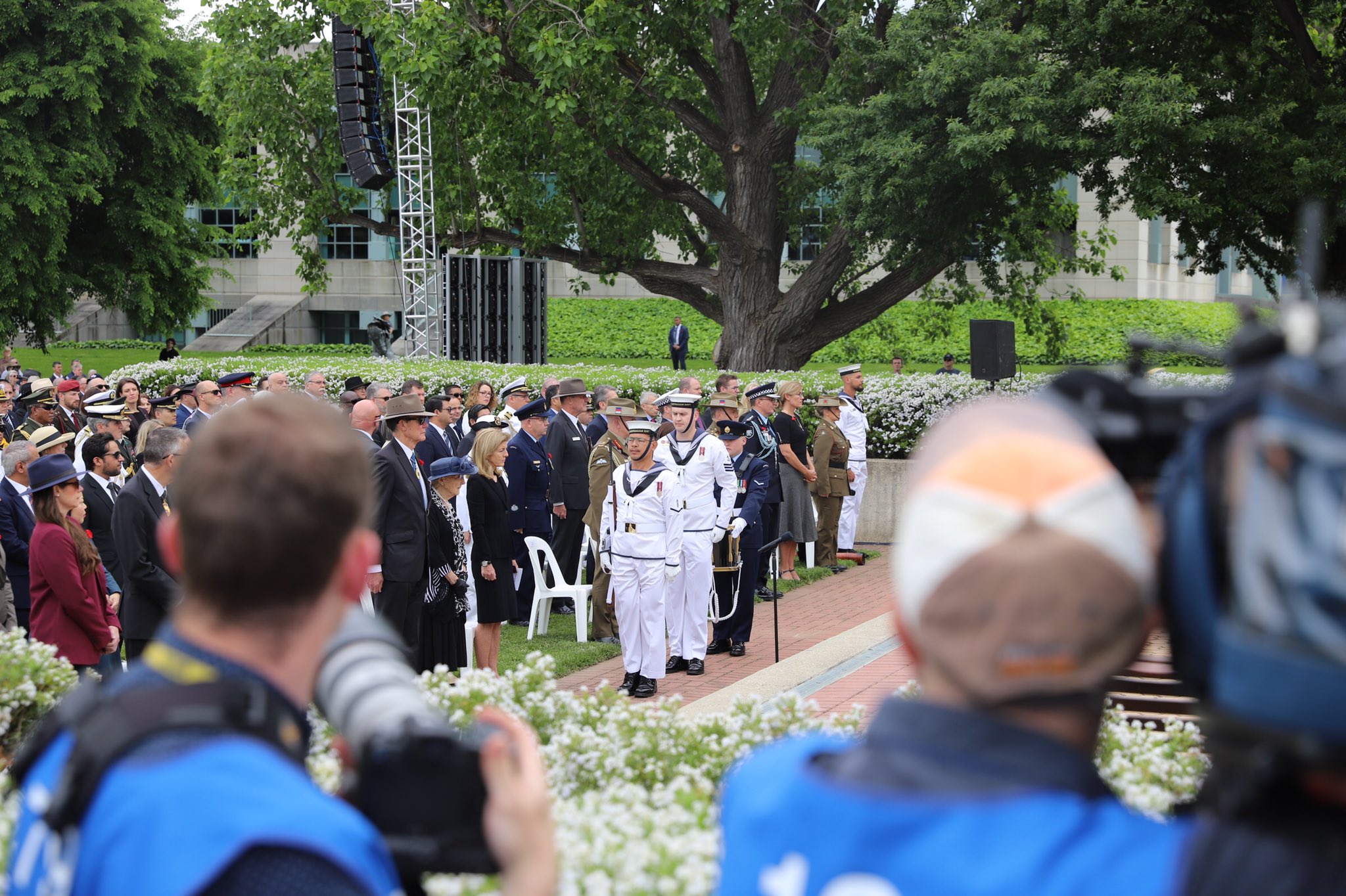 Crowds gather across Australia to honour the fallen on Remembrance Day ...