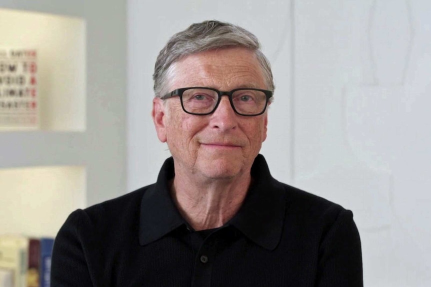 Bill Gates wears a black tip and glasses.