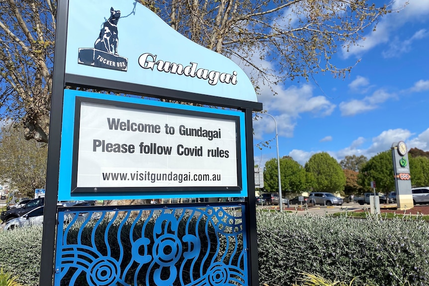 A road sign reads "Welcome to Gundagai, please follow Covid rules"