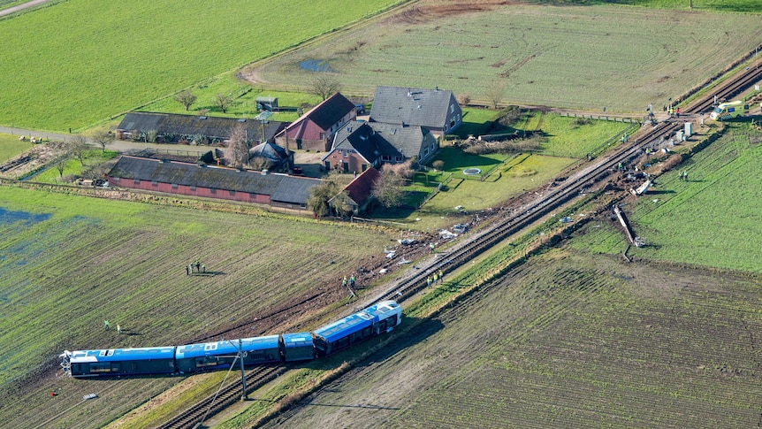 Emergency services intervene on the scene of a derailed train.