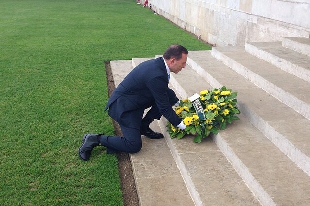 Tony Abbott lays wreath in Villers-Bretonneaux
