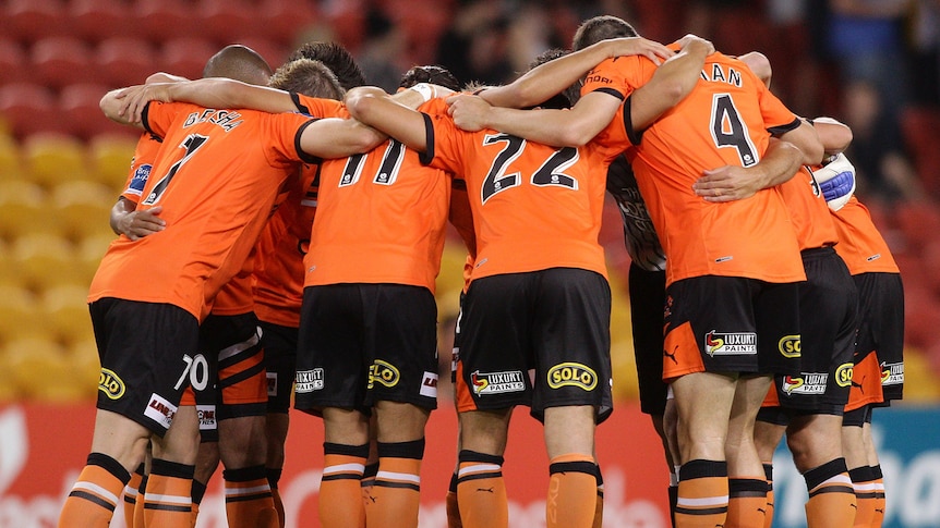 Brisbane Roar players in a huddle before kick-off