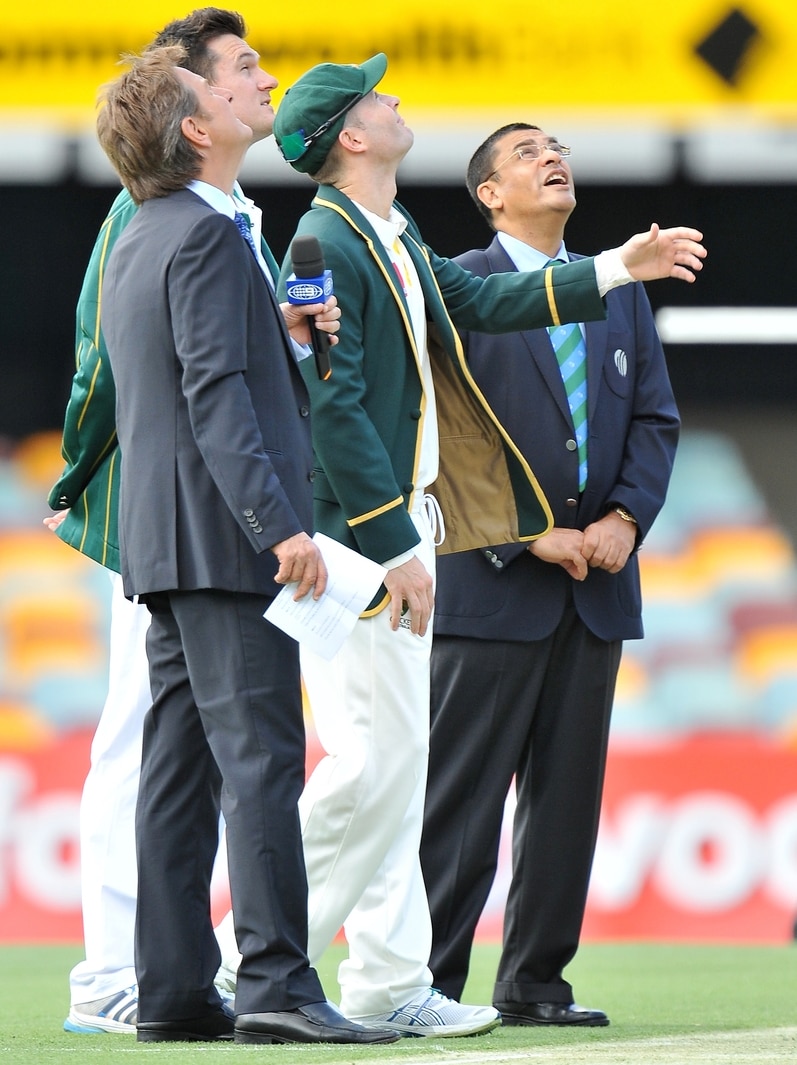Australian cricket captain Michael Clarke (centre) tosses the coin