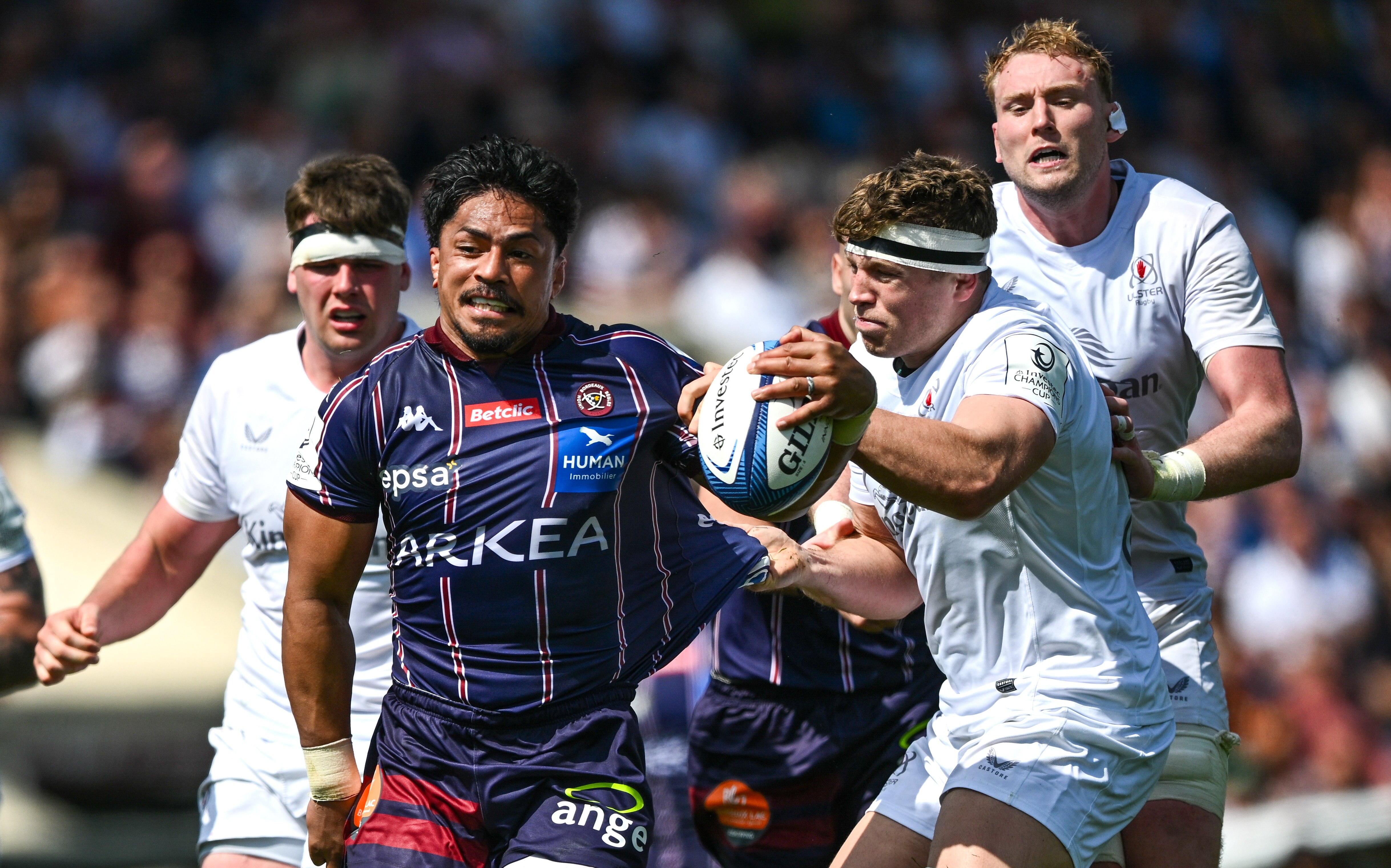 Pete Samu jugando para Burdeos Begles.