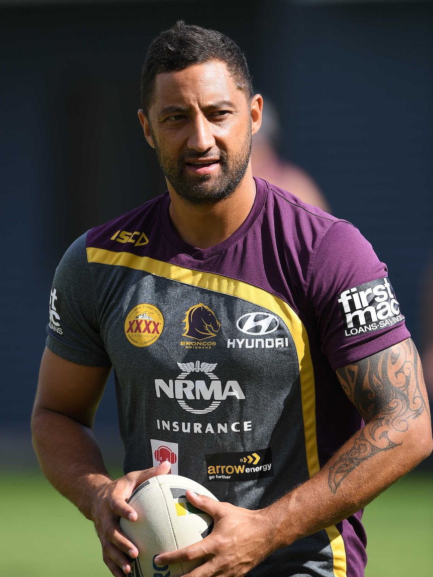 Brisbane Broncos' Benji Marshall out for six weeks with with fractured  wrist - ABC News