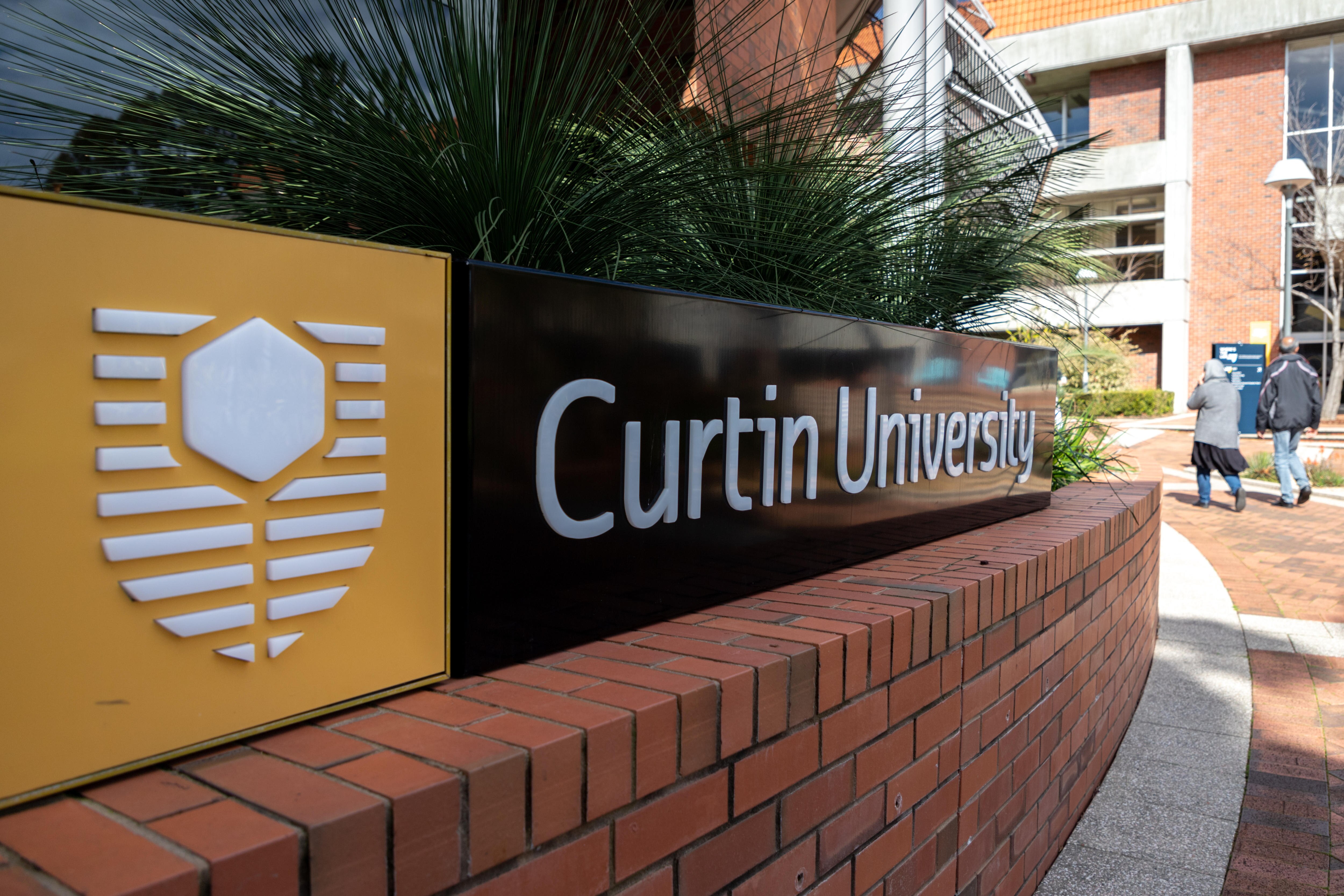 Hundreds of Curtin University staff walk off the job in fight over pay