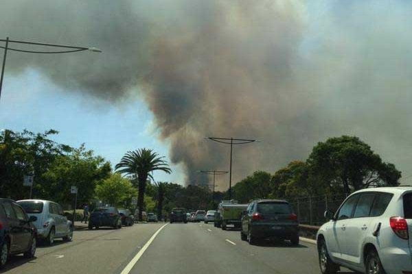 Warrimoo fire: smoke over the Blue Mountains