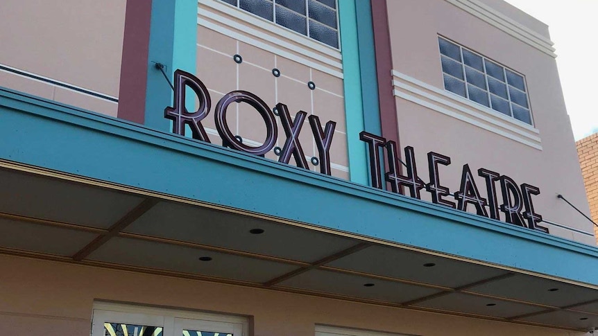 Lettering on an art deco building that says "Roxy Theatre".