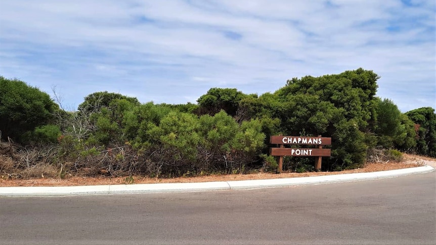 A sign saying Chapmans Point