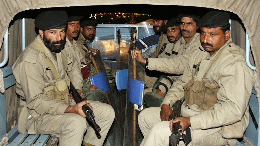 Emergency rule: Pakistani paramilitary troops in the capital Islamabad