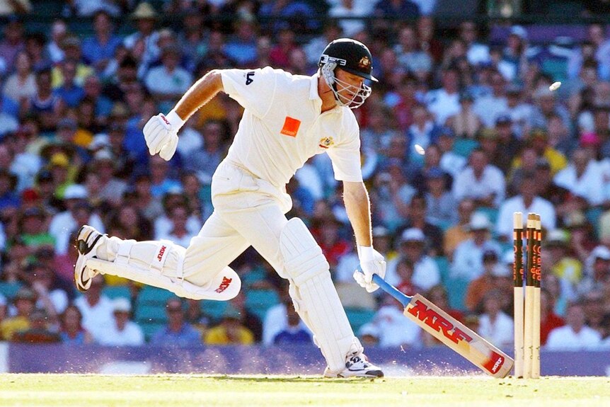 Steve Waugh running with his bat