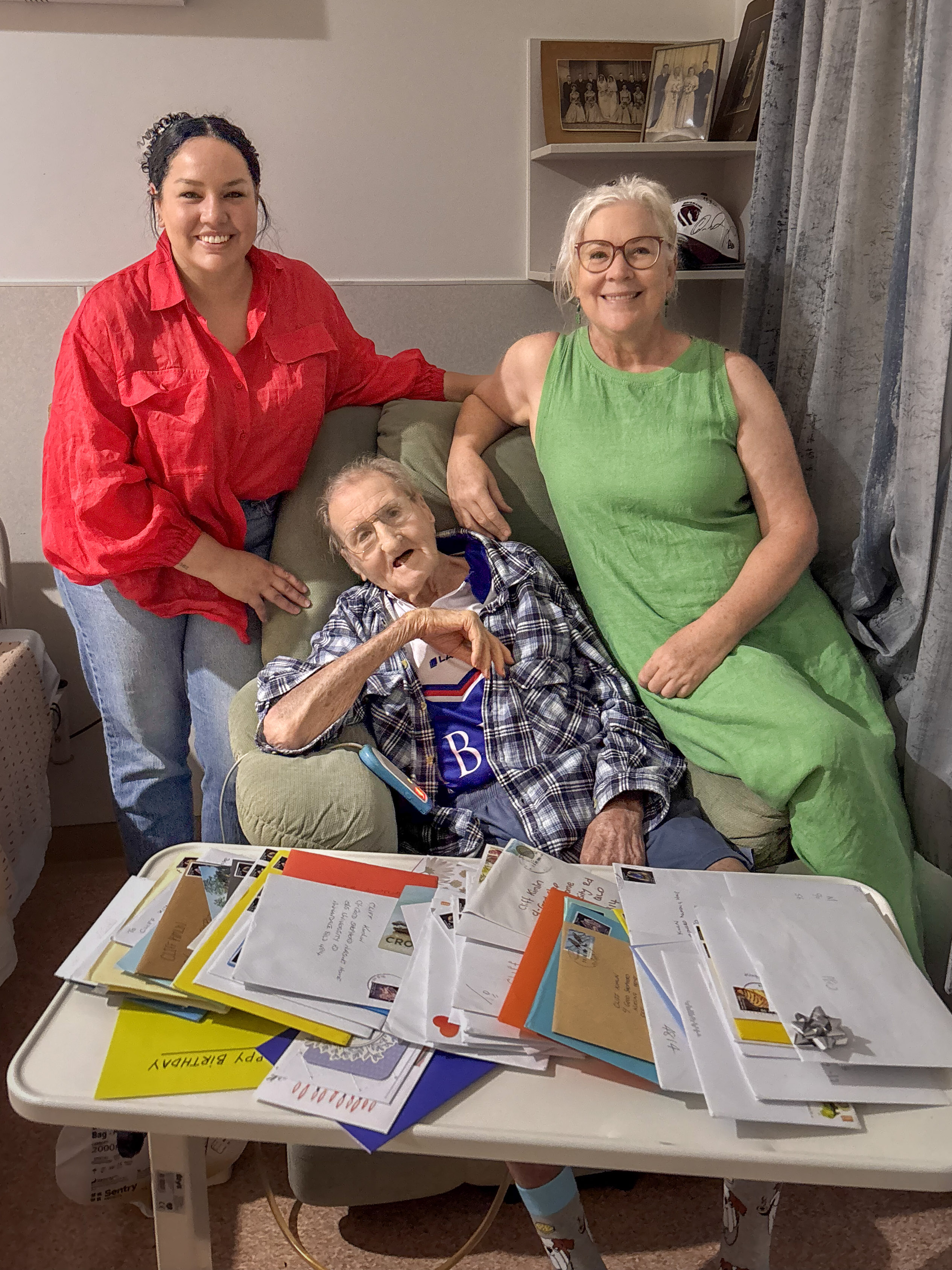 Cards and gifts flood 99yo man as family posts social media call-out