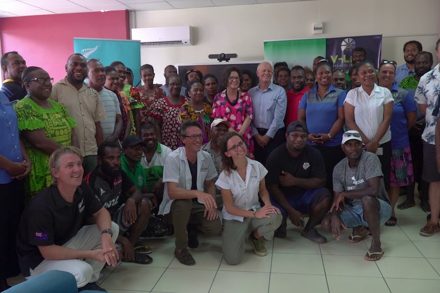 A big group of Vanuatu people and V-lab staff who have been involved with Yumi Growem Vanuatu.