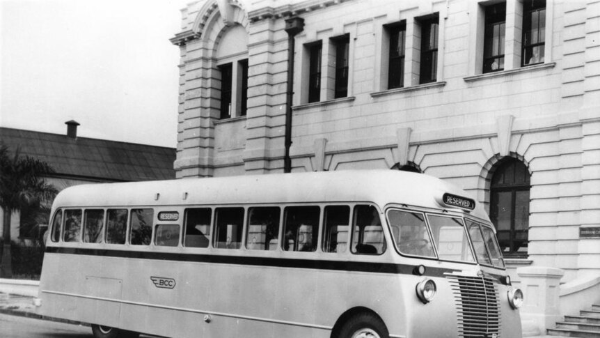 Bus parked outside a public building, Brisbane, 1940