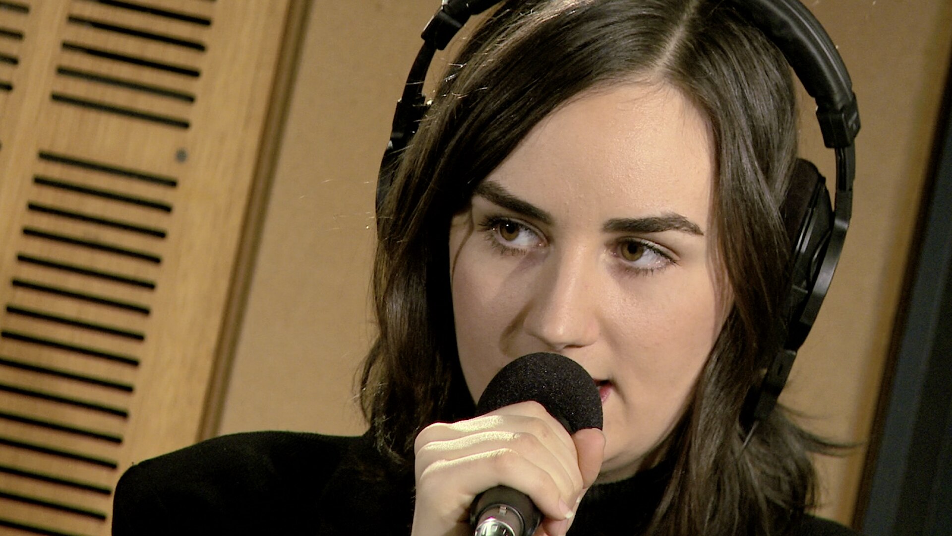 Meg Mac covers BROODS 'Bridges' for Like A Version [2014] - triple j