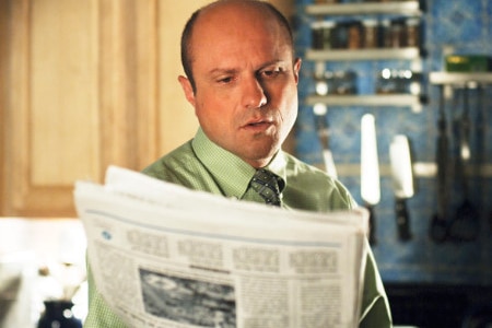 Keith Mars reads a newspaper