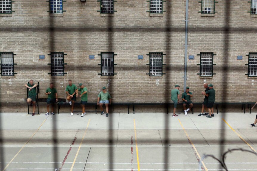Inmates out in the courtyard during the day (Photo: Alkira Reinfrank)