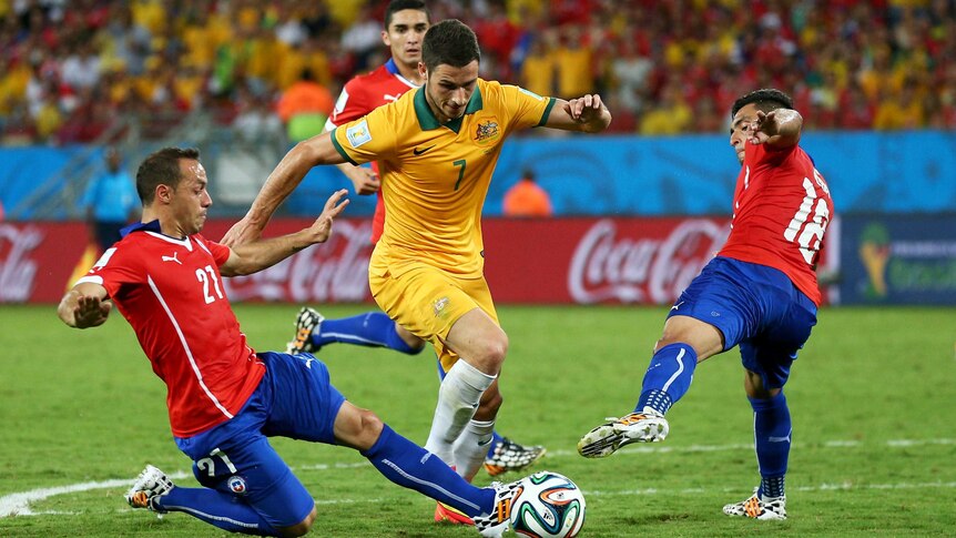 Mathew Leckie dribbles through the Chile defence