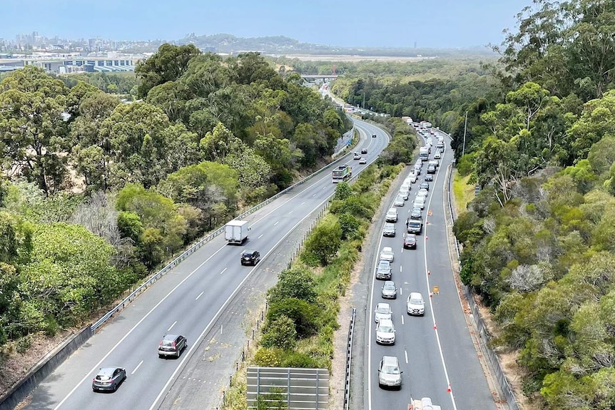 M1 traffic heading from New South Wales into a border checkpoint on Queensland's Gold Coast.