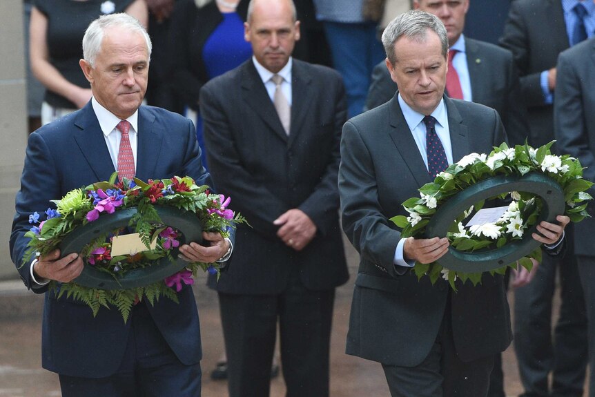 Malcolm Turnbull and Bill Shorten lay wreaths at the Australian War Memorial