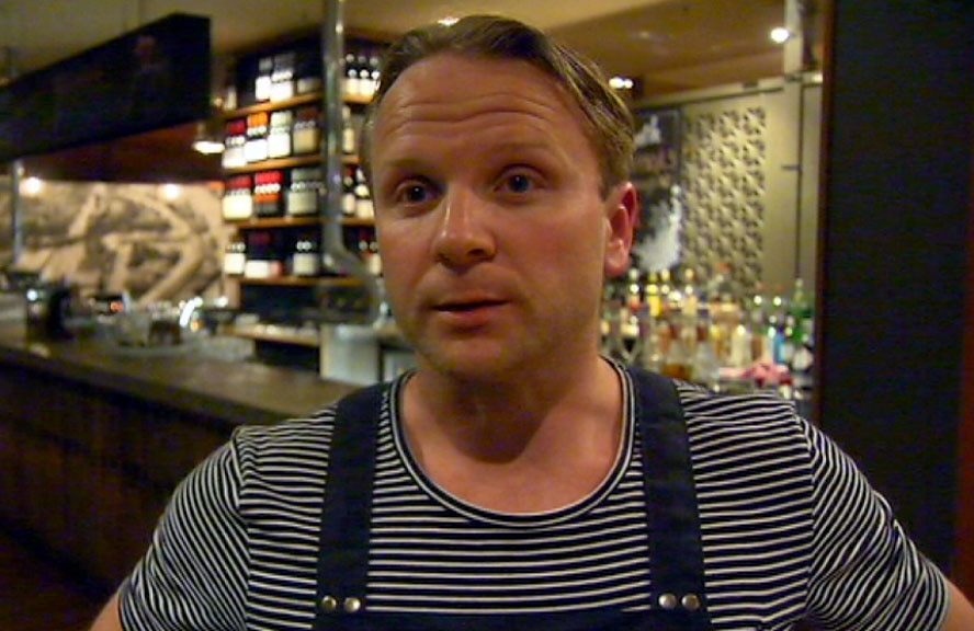 Humble bartender 'gets his kit off' to rescue drowning man from Melbourne's Yarra River - ABC News