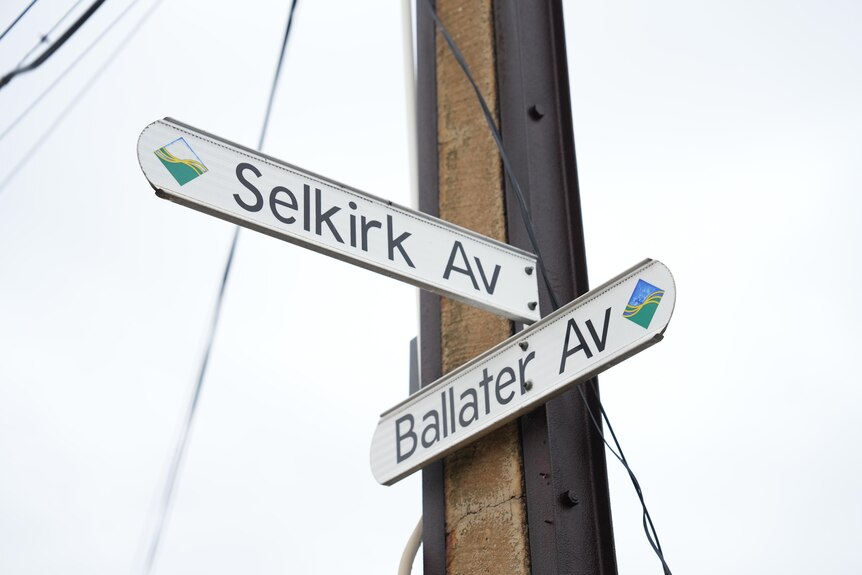 Two street signs on a stobie pole, one reading Selkirk Av and the other Ballater Av