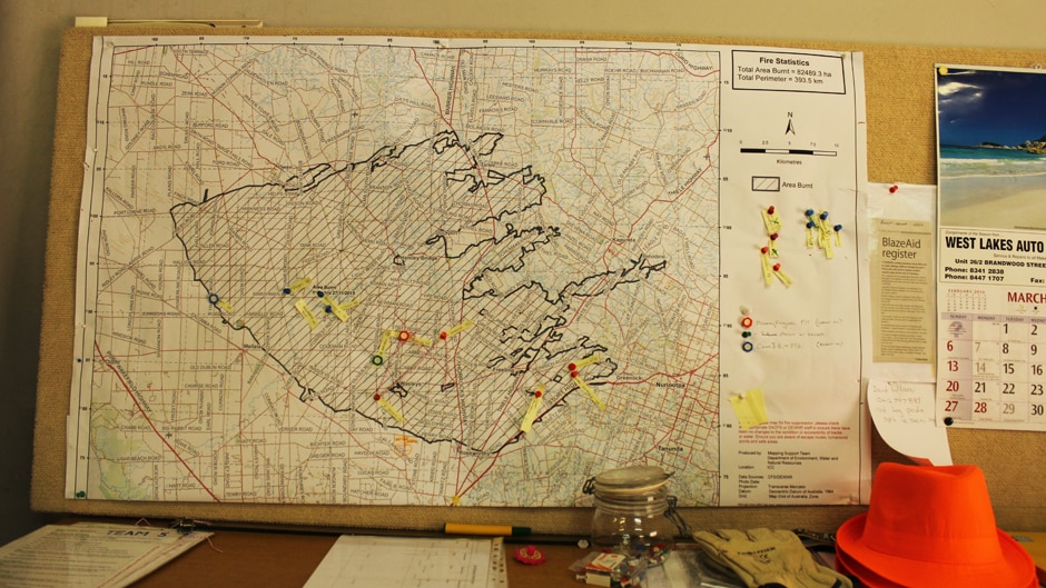 A black and white map with the outline of the Pinery bushfire.