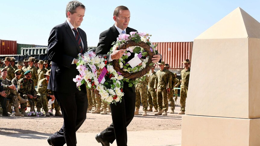 LtoR Leader of the Opposition Bill Shorten and Prime Minister Tony Abbott lay wreaths at Tarin Kot.