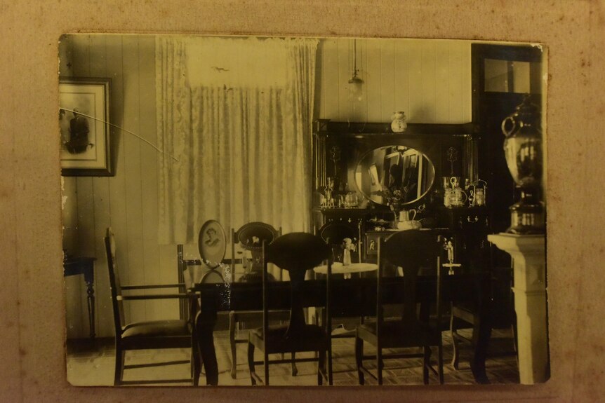 Anders Nielsen's dining room around 1920.