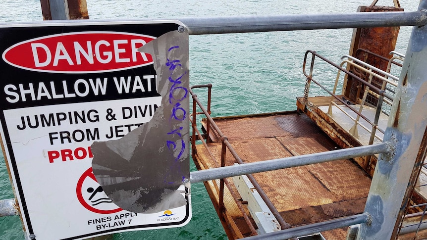 No jumping sign at Glenelg jetty