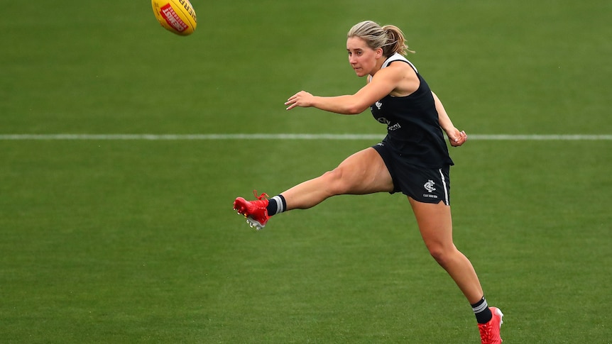 Mimi Hill of the Blues kicks the ball during a Carlton Blues AFLW training session at Ikon Park on November 25, 2021