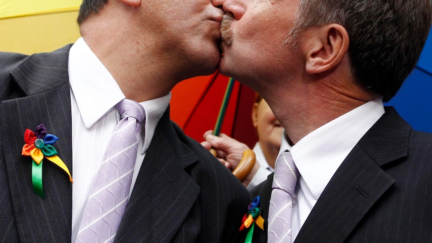 Partners kiss at gay marriage (Rodolfo Buhrer)