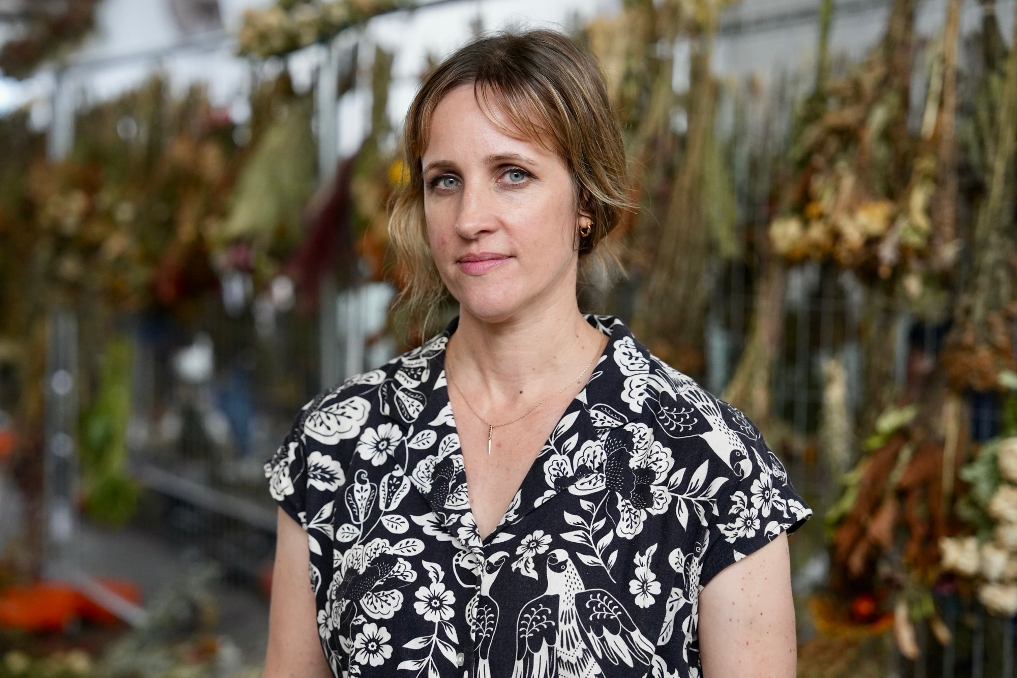 Curadores e voluntários do Museu Judaico de Sydney preservam flores memoriais de Bondi