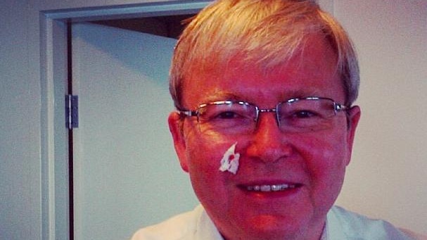 Kevin Rudd takes a 'selfie' after cutting himself while shaving