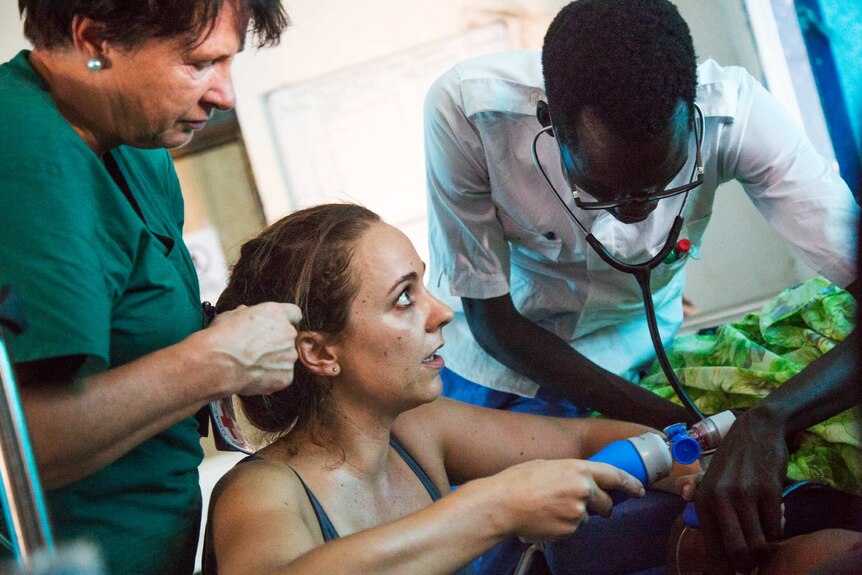 Nurse Jessica Hazelwood and South Sudanese medical officer Gbang try to resuscitate Nyanene.