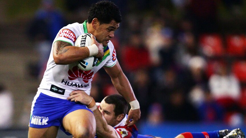 Pelo evades a tackle against the Knights