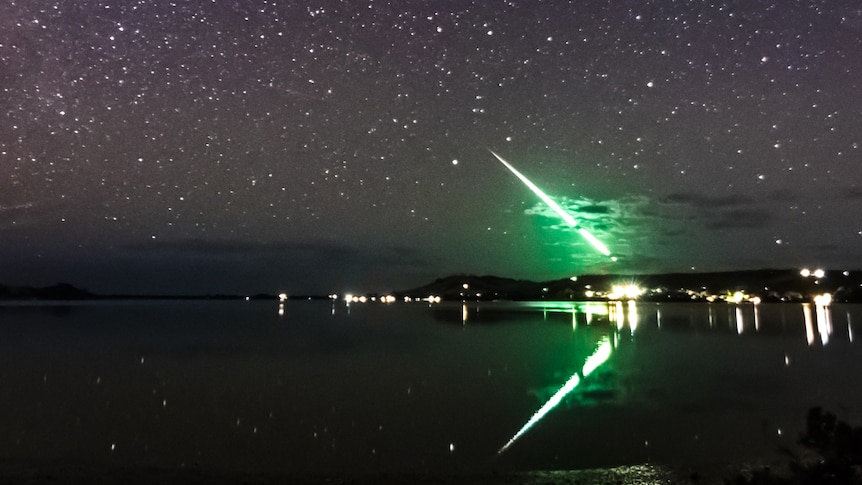 Flash of green light over Pipe Clay Lagoon toward Clifton Beach, Tasmania, March 28 2019