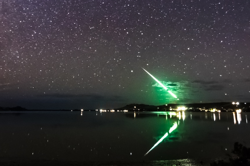 Flash of green light over Pipe Clay Lagoon toward Clifton Beach, Tasmania, March 28 2019