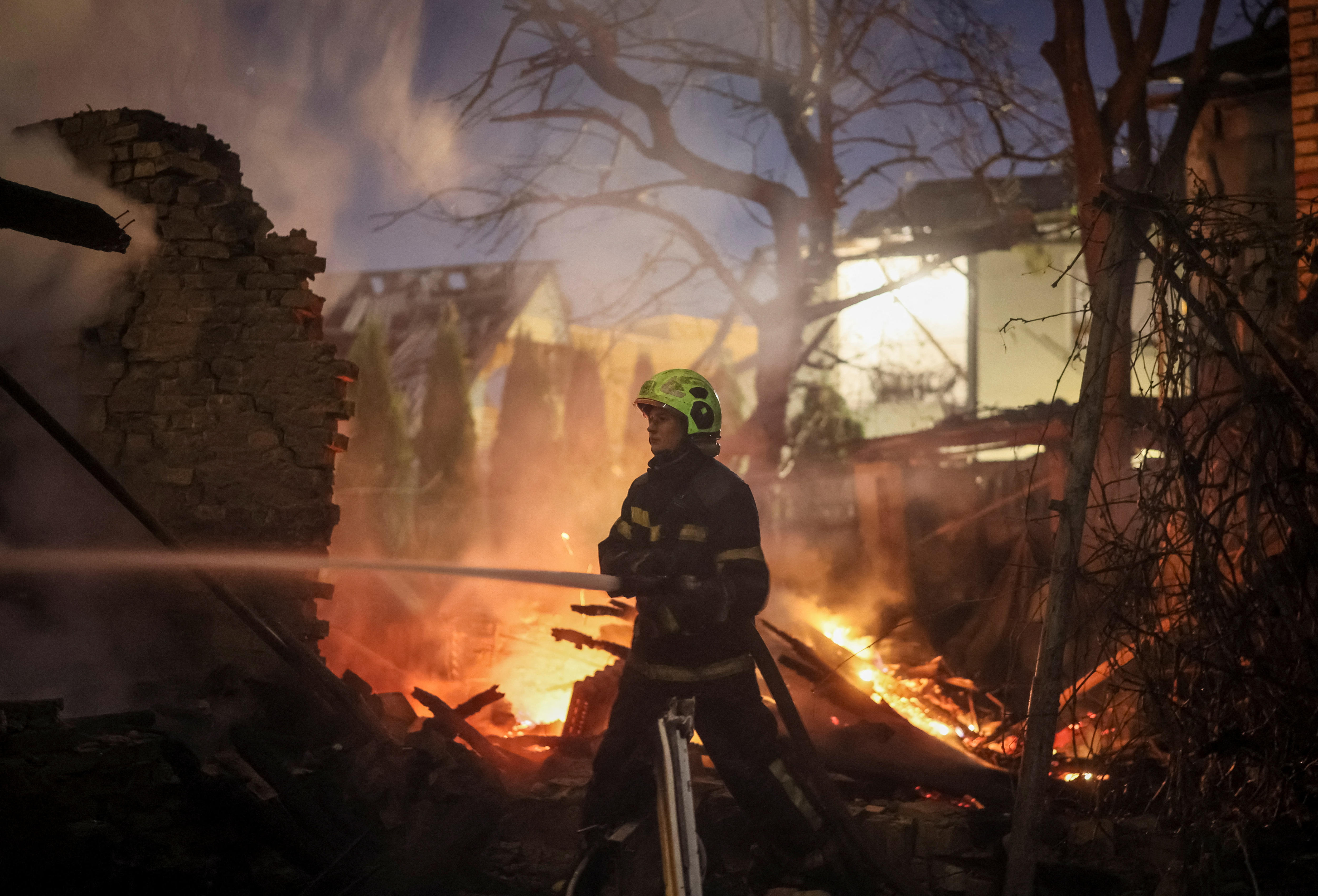 Russia launches major attack on Ukraine's energy grid as winter looms