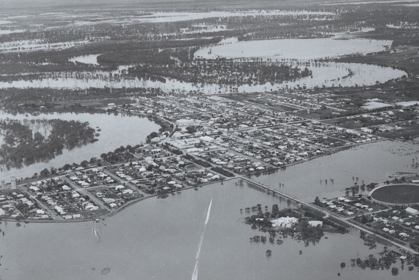 Black and white aerial photo of the floods in South Australia in 1956. 