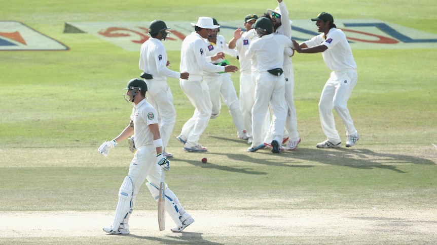 Pakistan celebrates Clarke dismissal in Abu Dhabi