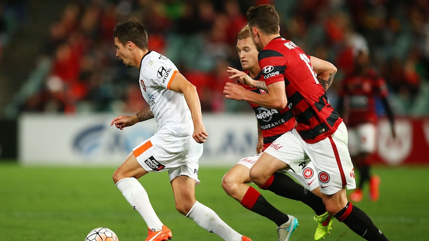 Jamie Maclaren takes on the Wanderers defence